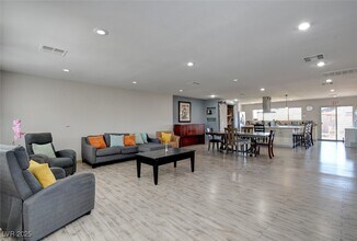 603 Palmhurst Dr in Las Vegas, NV - Foto de edificio - Building Photo