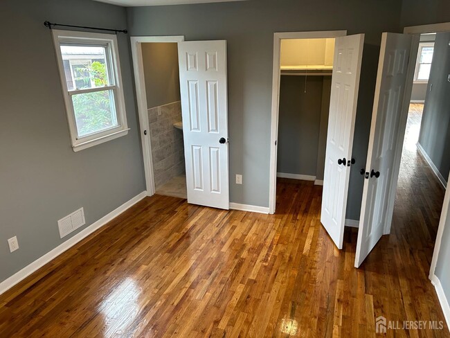 105 Crawford St in East Orange, NJ - Building Photo - Building Photo