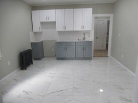 56 Durand Pl, Unit 1 in Irvington, NJ - Building Photo