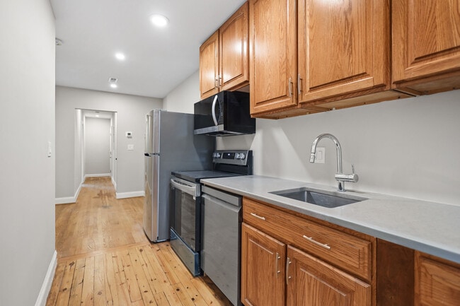 1614 21st Pl SE, Unit 4 in Washington, DC - Foto de edificio - Building Photo