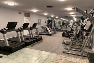 720 W Gordon Terrace, Unit 8j in Chicago, IL - Building Photo - Building Photo