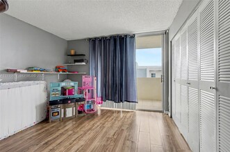 4675 W 18th Ct in Hialeah, FL - Building Photo - Building Photo