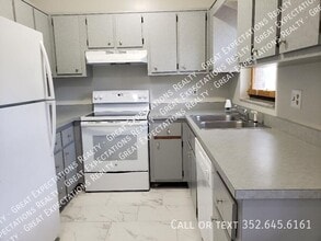 3431 NE 56th Ave in Silver Springs, FL - Building Photo - Building Photo