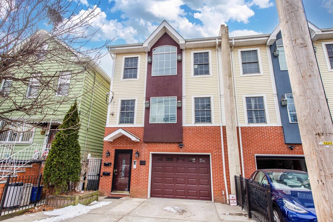 103 Jefferson Ave in Jersey City, NJ - Building Photo