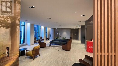 2485 Eglinton Ave W in Mississauga, ON - Building Photo - Building Photo