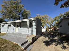 1075 Hallwood Dr in Florissant, MO - Building Photo - Building Photo