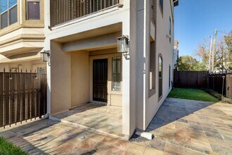 5502 Blossom St in Houston, TX - Building Photo - Building Photo