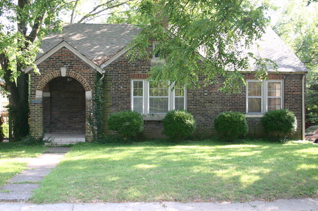 property at 3723 Meadowbrook Ave