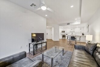 8875 Costa Verde Blvd in San Diego, CA - Building Photo - Building Photo