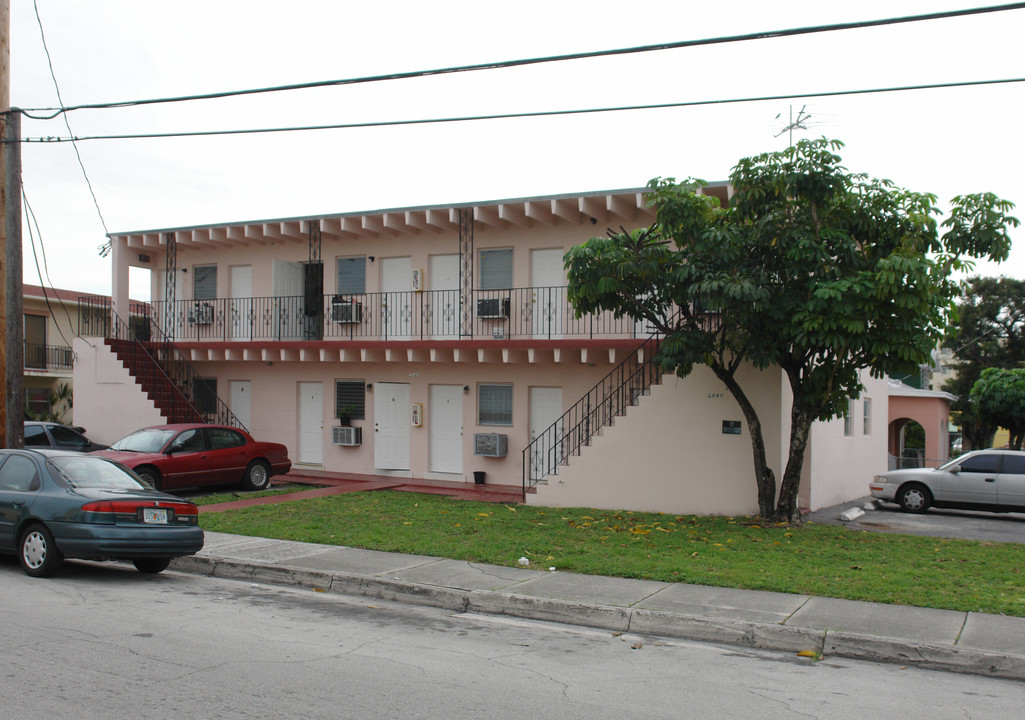2040 NW Flagler Ter in Miami, FL - Foto de edificio