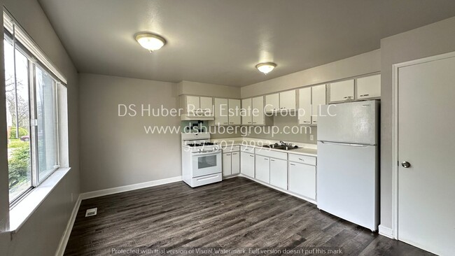 property at 943 Vincent Ct