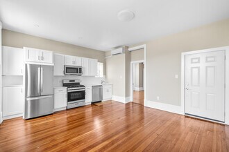2311 Green St, Unit 2F in Philadelphia, PA - Building Photo - Building Photo