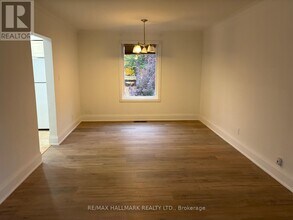 18 Woodward Ave in Markham, ON - Building Photo - Building Photo