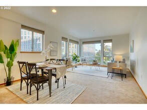 1125 NW 9th Ave in Portland, OR - Building Photo - Building Photo