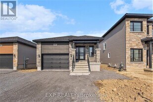 1214 Montblanc Cres in Russell, ON - Building Photo