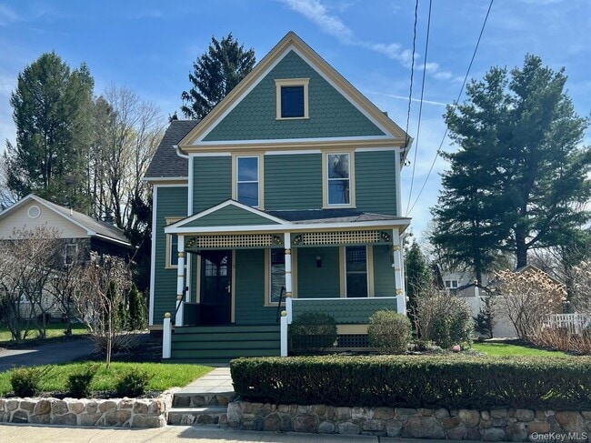 8 Alden Pl in Millbrook, NY - Building Photo - Building Photo