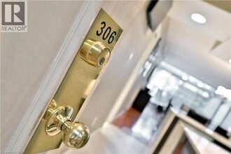 415 Locust St in Burlington, ON - Building Photo - Building Photo