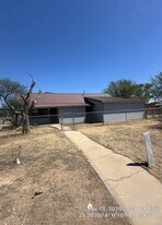 901 S Roberts St in Amarillo, TX - Building Photo