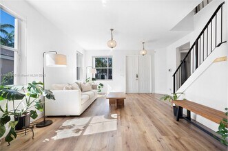 932 Nandina Dr in Weston, FL - Building Photo - Building Photo