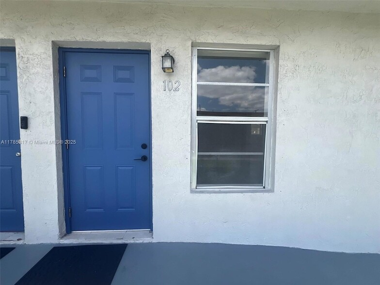 50 W 31st St, Unit 102 in Hialeah, FL - Foto de edificio