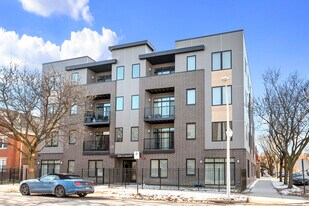 204 S Leavitt St, Unit 302 in Chicago, IL - Building Photo