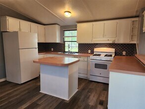 17118 Choctaw Dr in Baytown, TX - Building Photo - Building Photo