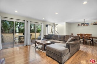 5267 Coldwater Canyon Ave in Van Nuys, CA - Building Photo - Building Photo