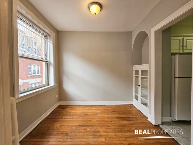 540 W Surf St in Chicago, IL - Building Photo - Building Photo