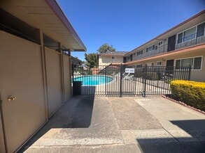 1369 Phelps Ave, Unit 12 in San Jose, CA - Building Photo - Building Photo