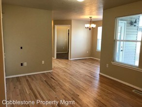 5306 W Morris Hill Rd in Boise, ID - Building Photo - Building Photo