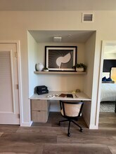 2460 NE 188th St, Unit 522 in Miami, FL - Foto de edificio - Building Photo