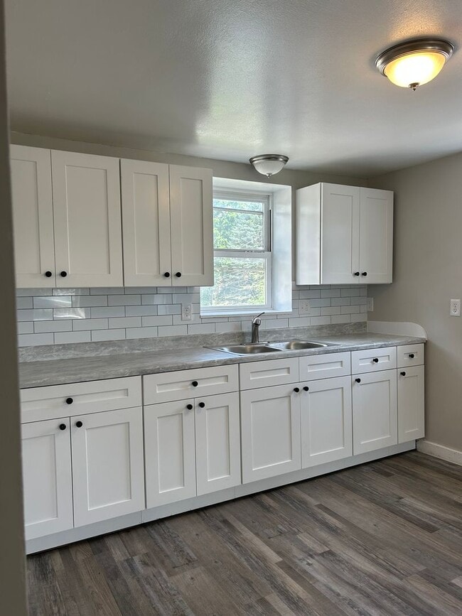 property at 314 W 5th St S