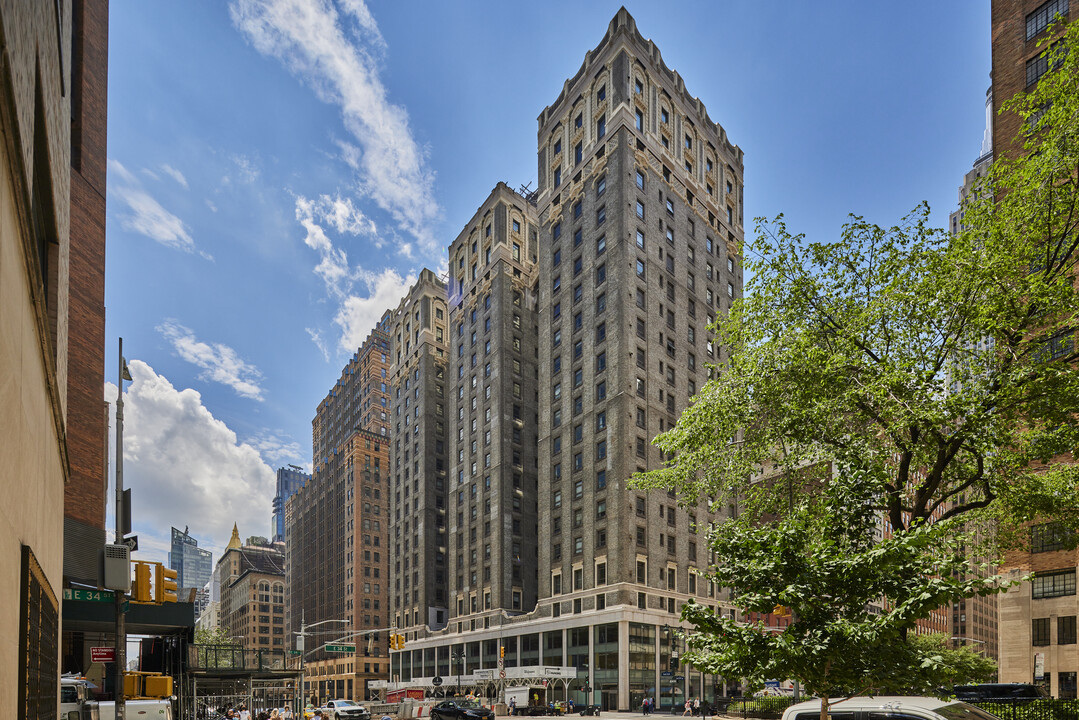 Four Park Avenue in New York, NY - Building Photo