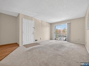 403 Poets Way in Mahwah, NJ - Building Photo - Building Photo