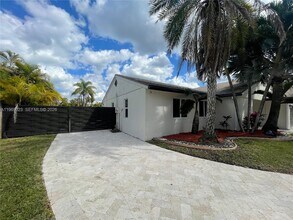 4960 SW 119th Ave in Cooper City, FL - Building Photo - Building Photo