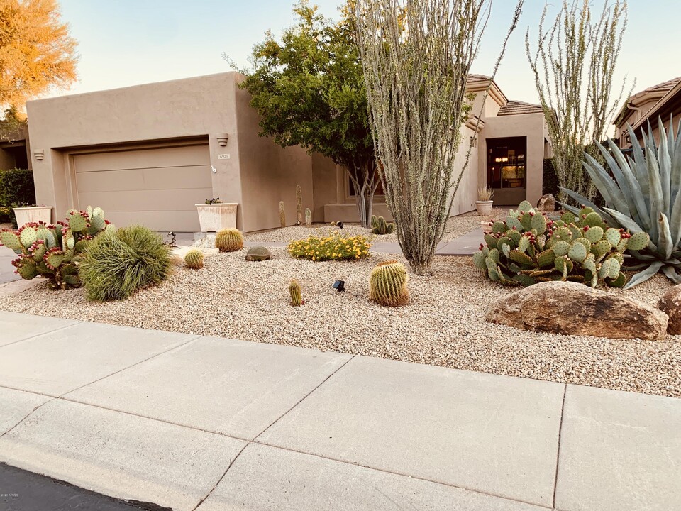 6925 E Sienna Bouquet Pl in Scottsdale, AZ - Foto de edificio