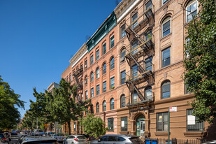 13 E 131st St in New York, NY - Building Photo