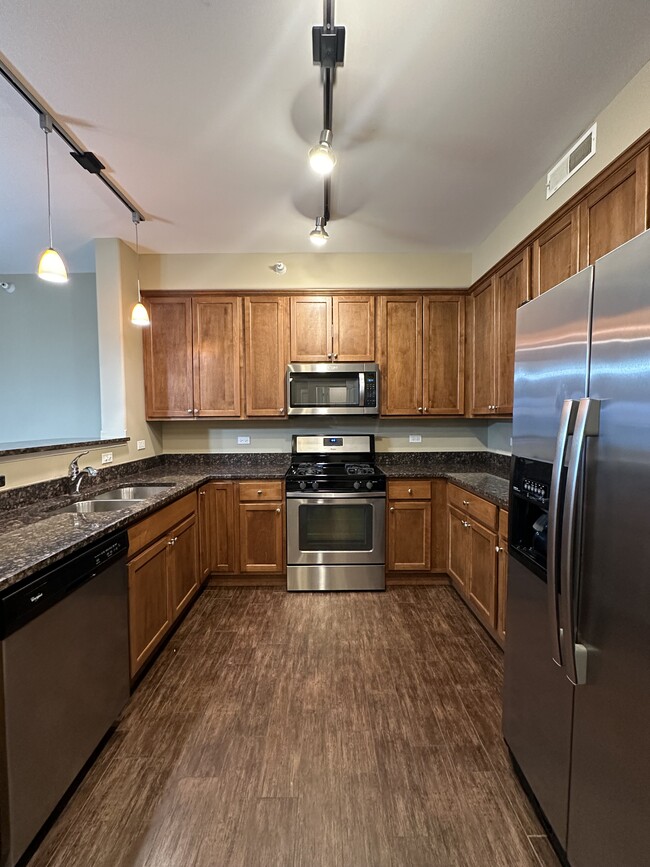 5N426 Rohlwing Rd, Unit 1