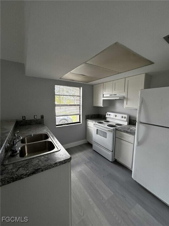2829 Santa Barbara Blvd in Cape Coral, FL - Building Photo