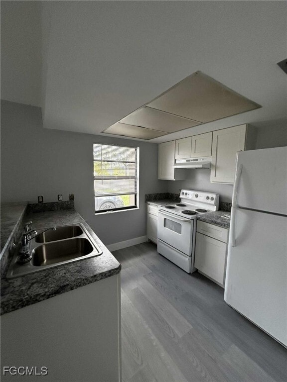 property at 2829 Santa Barbara Blvd