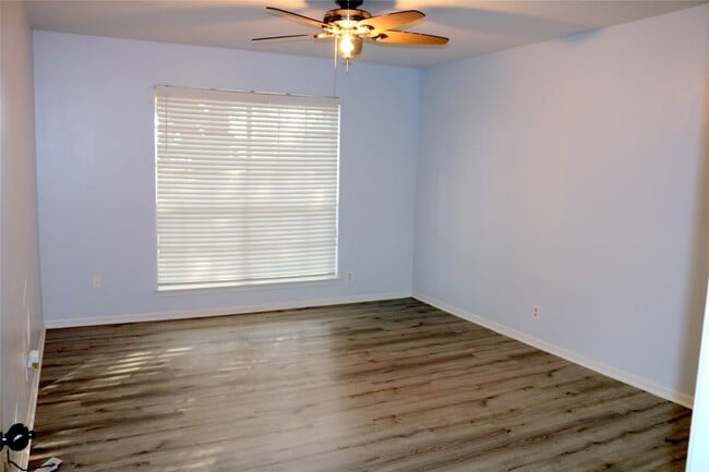 7 Manning Ln in Madisonville, TX - Building Photo - Building Photo