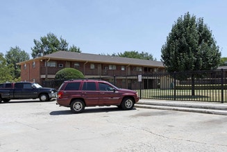 Airmen's Apartments in Oklahoma City, OK - Building Photo - Building Photo