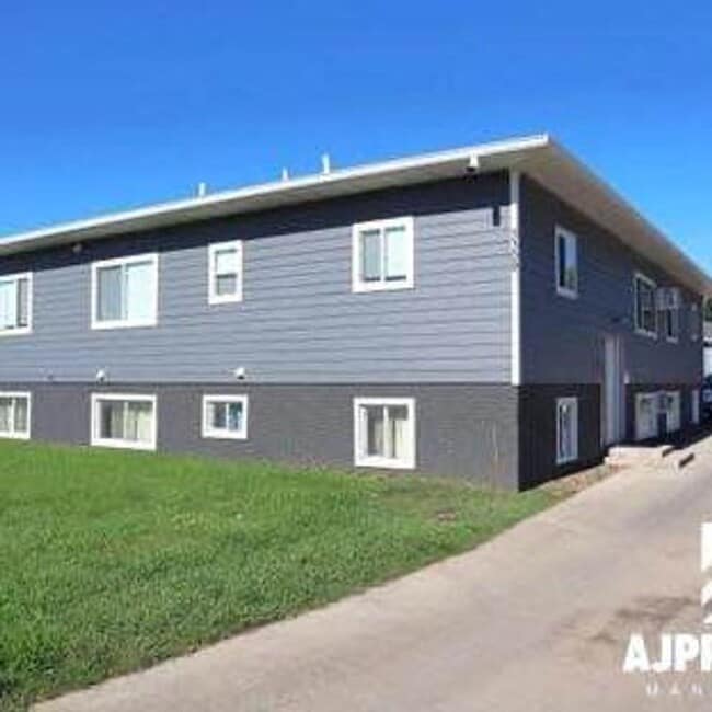 property at 3309 S Elmwood Ave