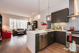 1425 N Leavitt St-Unit -2 in Chicago, IL - Building Photo - Building Photo