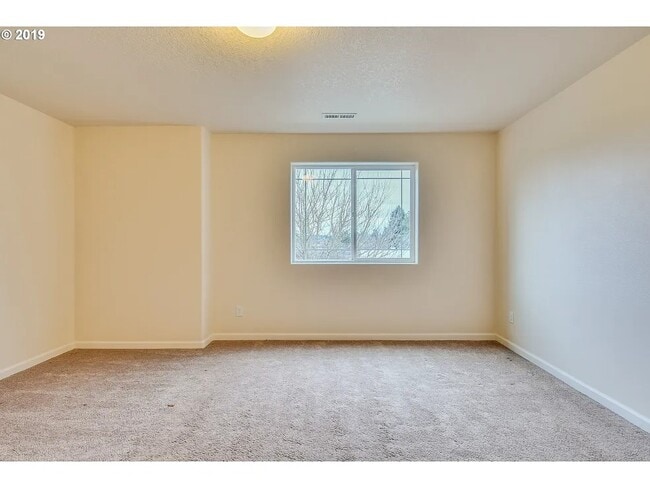5113 SE Lone Oak St in Hillsboro, OR - Foto de edificio - Building Photo