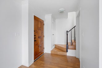 13203 Vanowen St in North Hollywood, CA - Building Photo - Building Photo