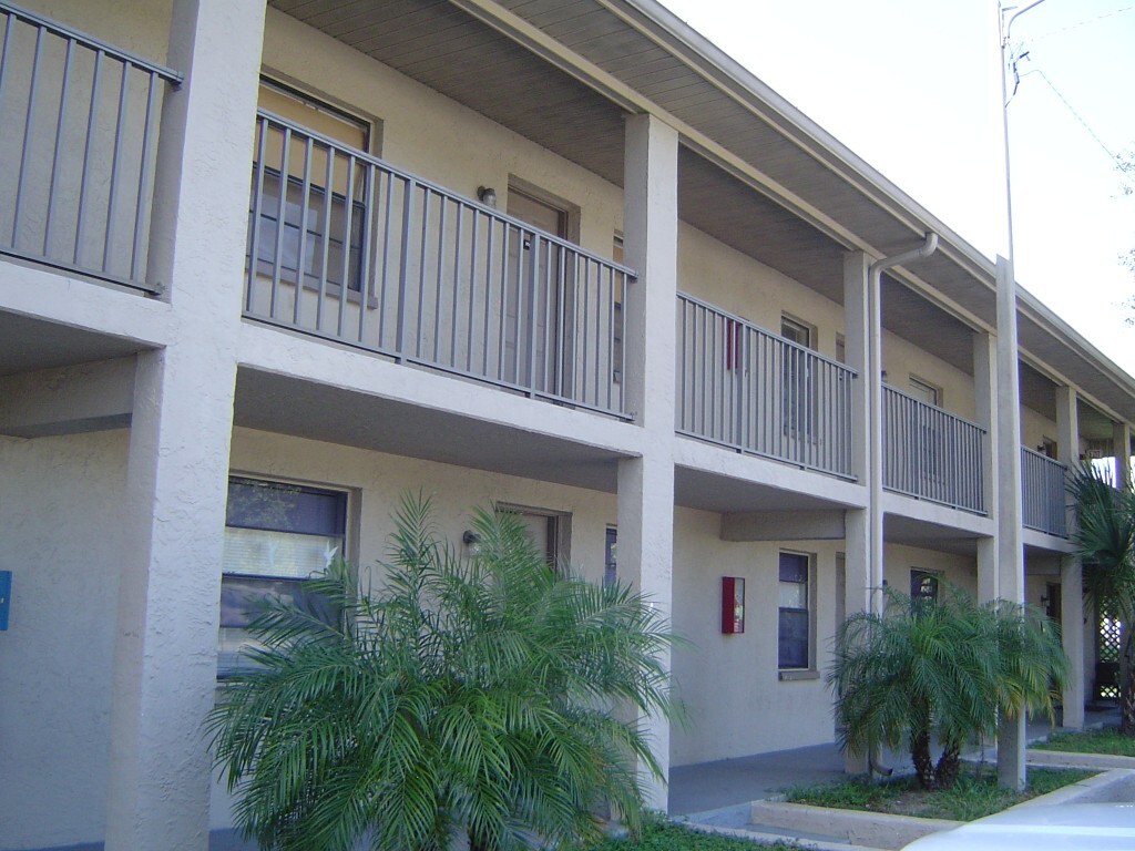 Belcher Park Apartments in Pinellas Park, FL