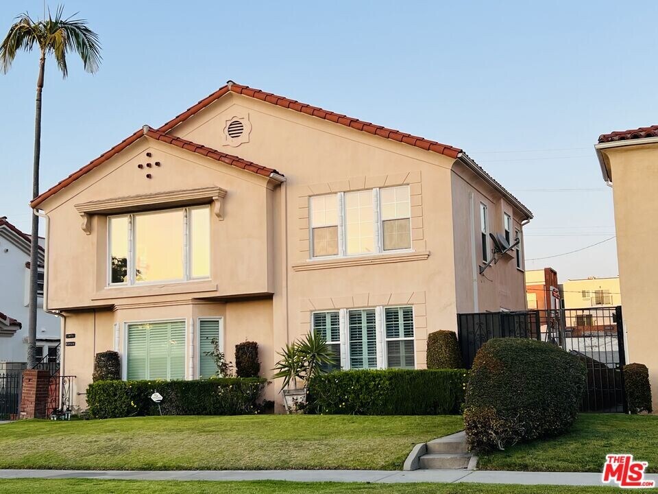 4120 S Victoria Ave in Los Angeles, CA - Building Photo