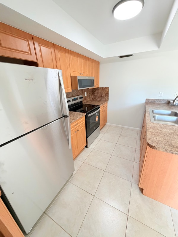 1102 SE 8th Terrace, Unit D in Cape Coral, FL - Building Photo - Building Photo