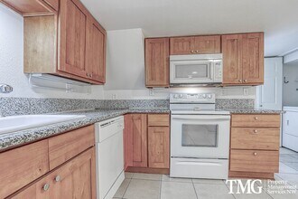 8164 SE 52nd Ave in Portland, OR - Building Photo - Building Photo